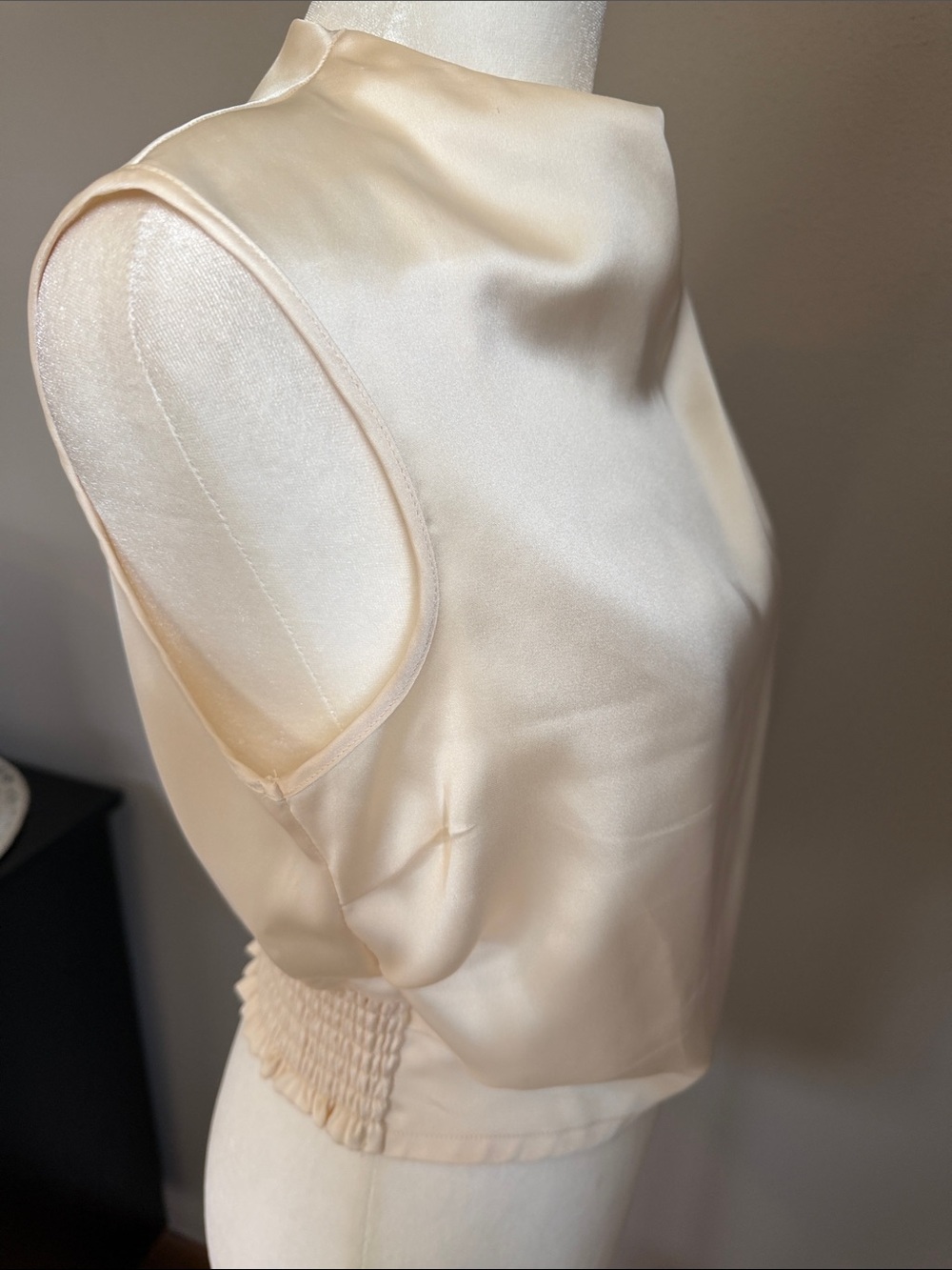 Sincerely Jules Satin Mock Neck Sleeveless Blouse Champagne Size Small
